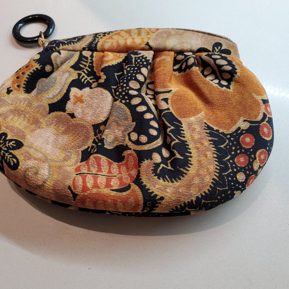 VINTAGE COIN PURSE OR COSMETIC BAG
